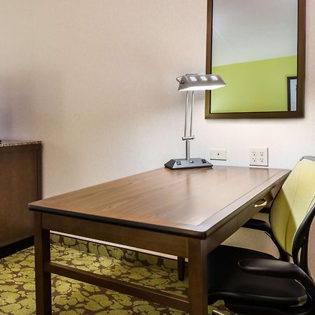 Hilton Garden Inn Уейн Екстериор снимка
