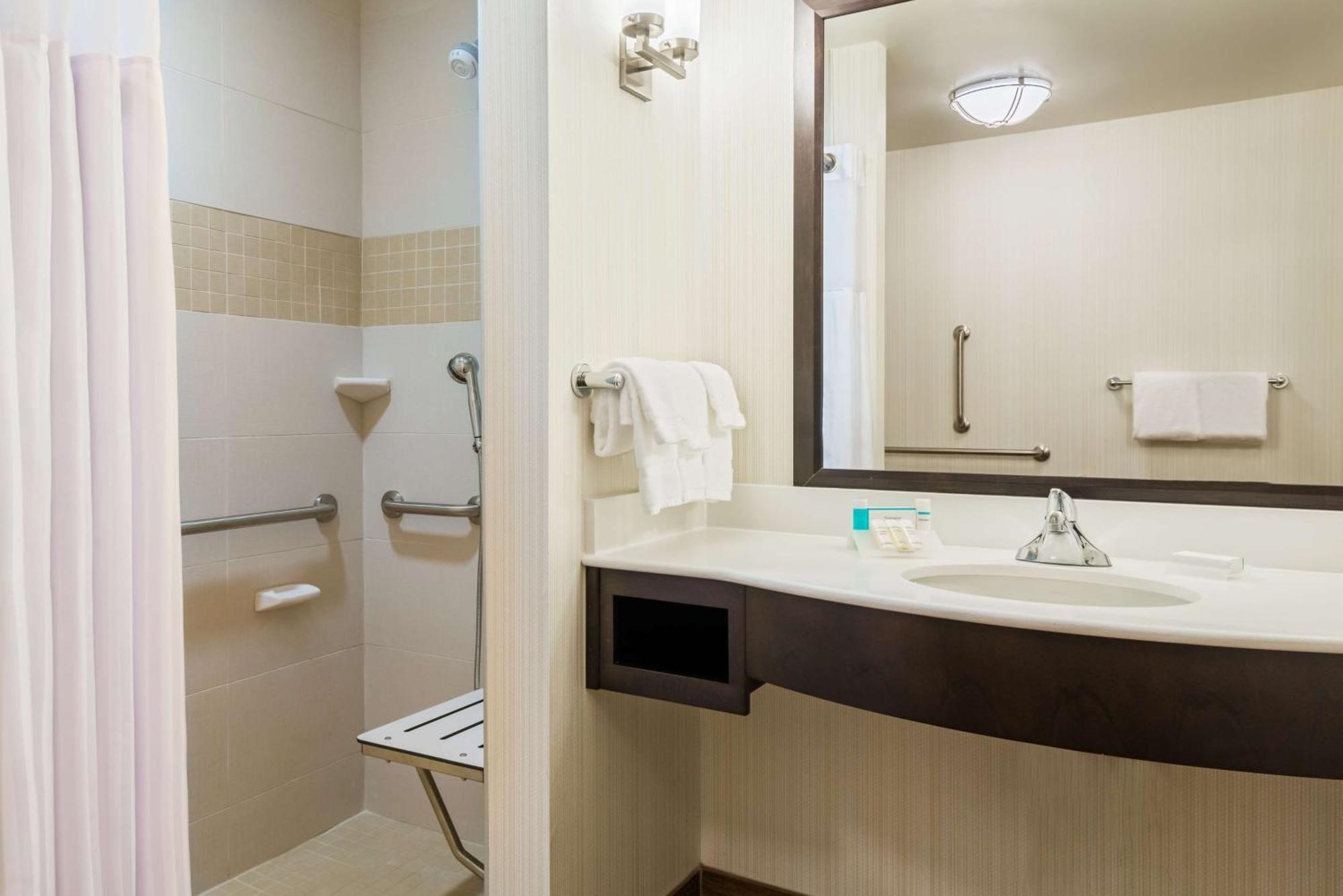 Hilton Garden Inn Уейн Екстериор снимка