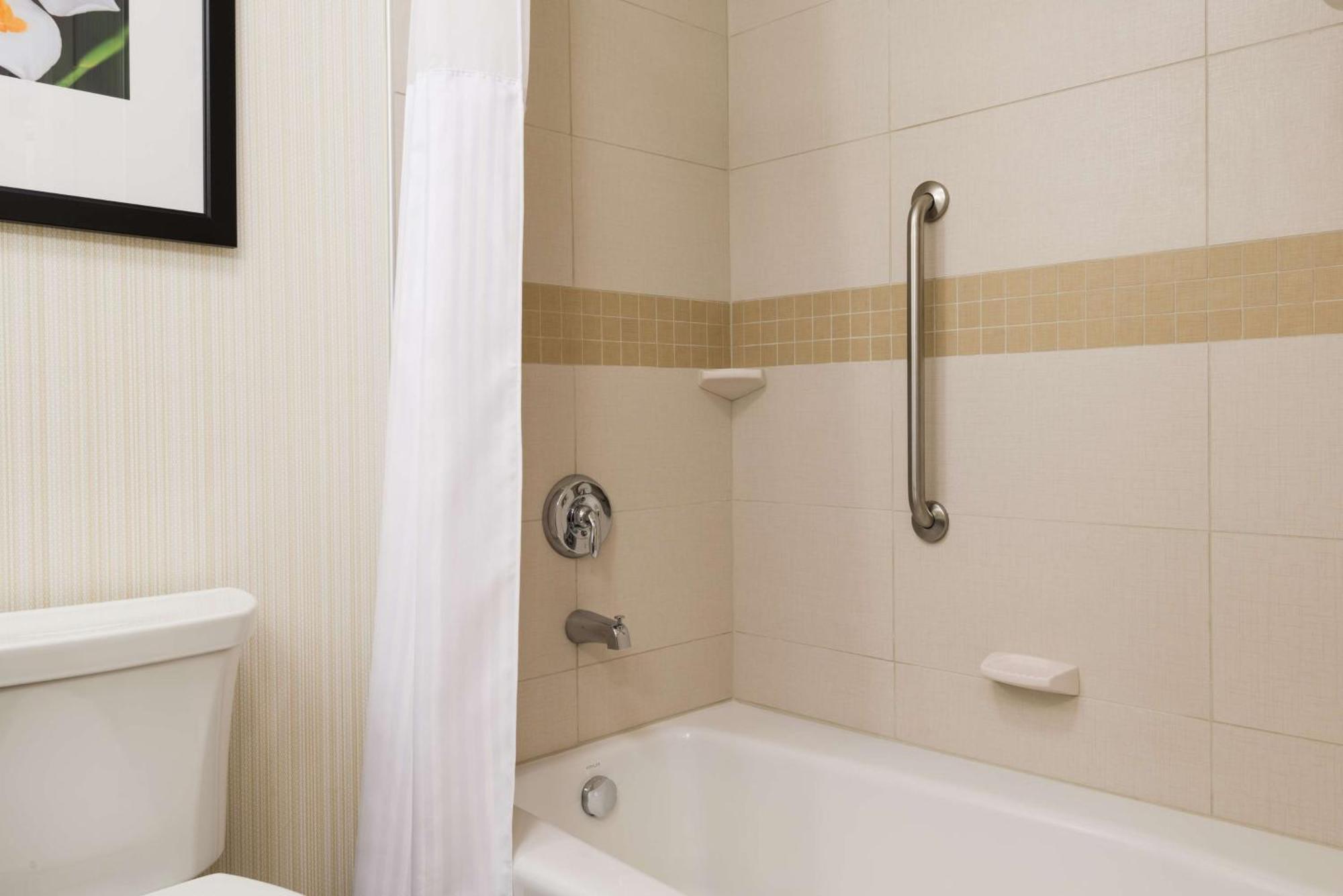 Hilton Garden Inn Уейн Екстериор снимка