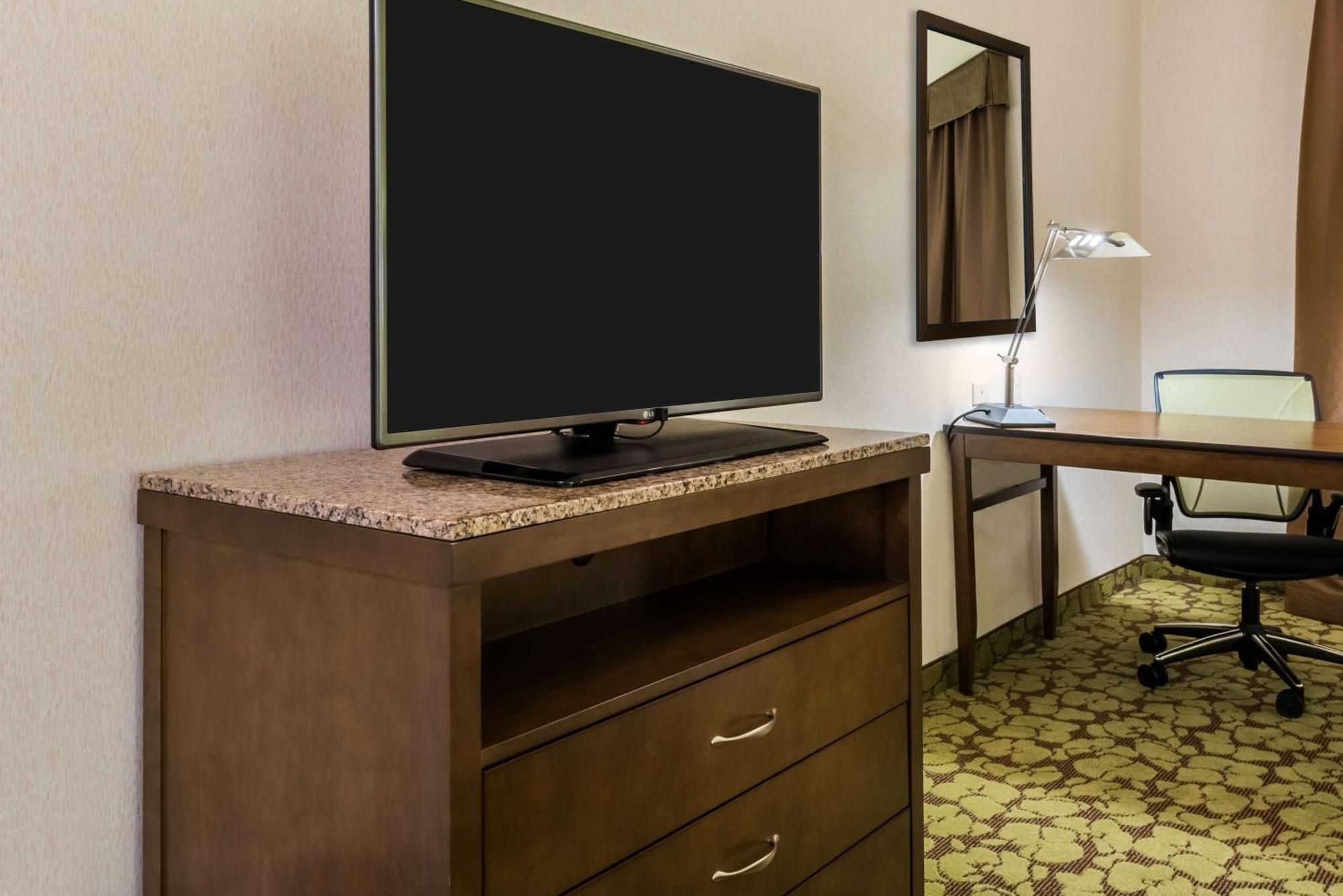 Hilton Garden Inn Уейн Екстериор снимка