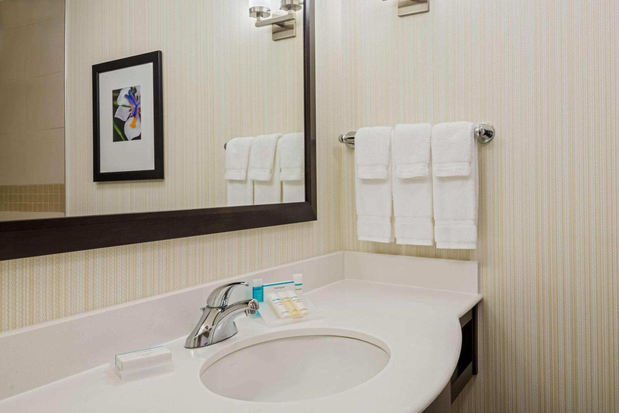 Hilton Garden Inn Уейн Екстериор снимка