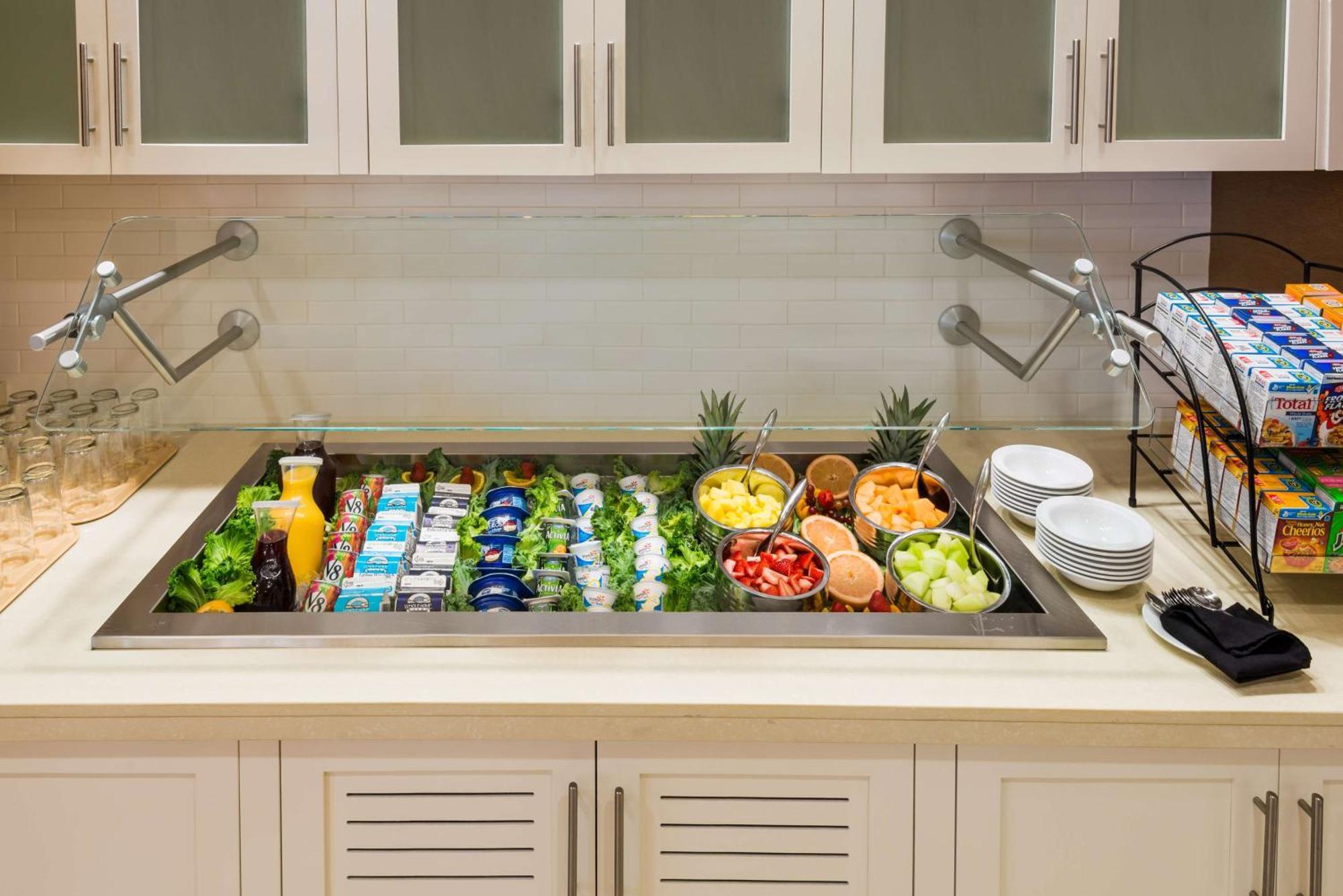 Hilton Garden Inn Уейн Екстериор снимка