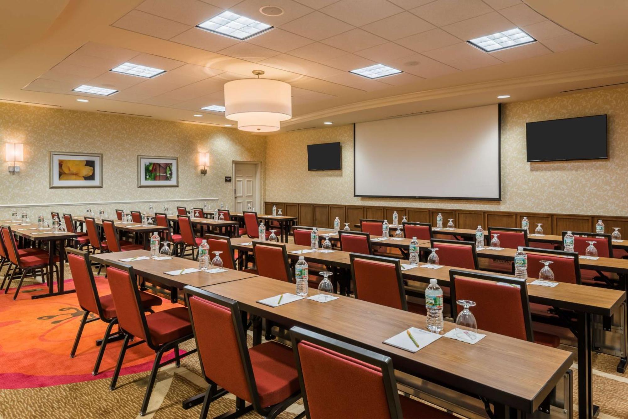 Hilton Garden Inn Уейн Екстериор снимка