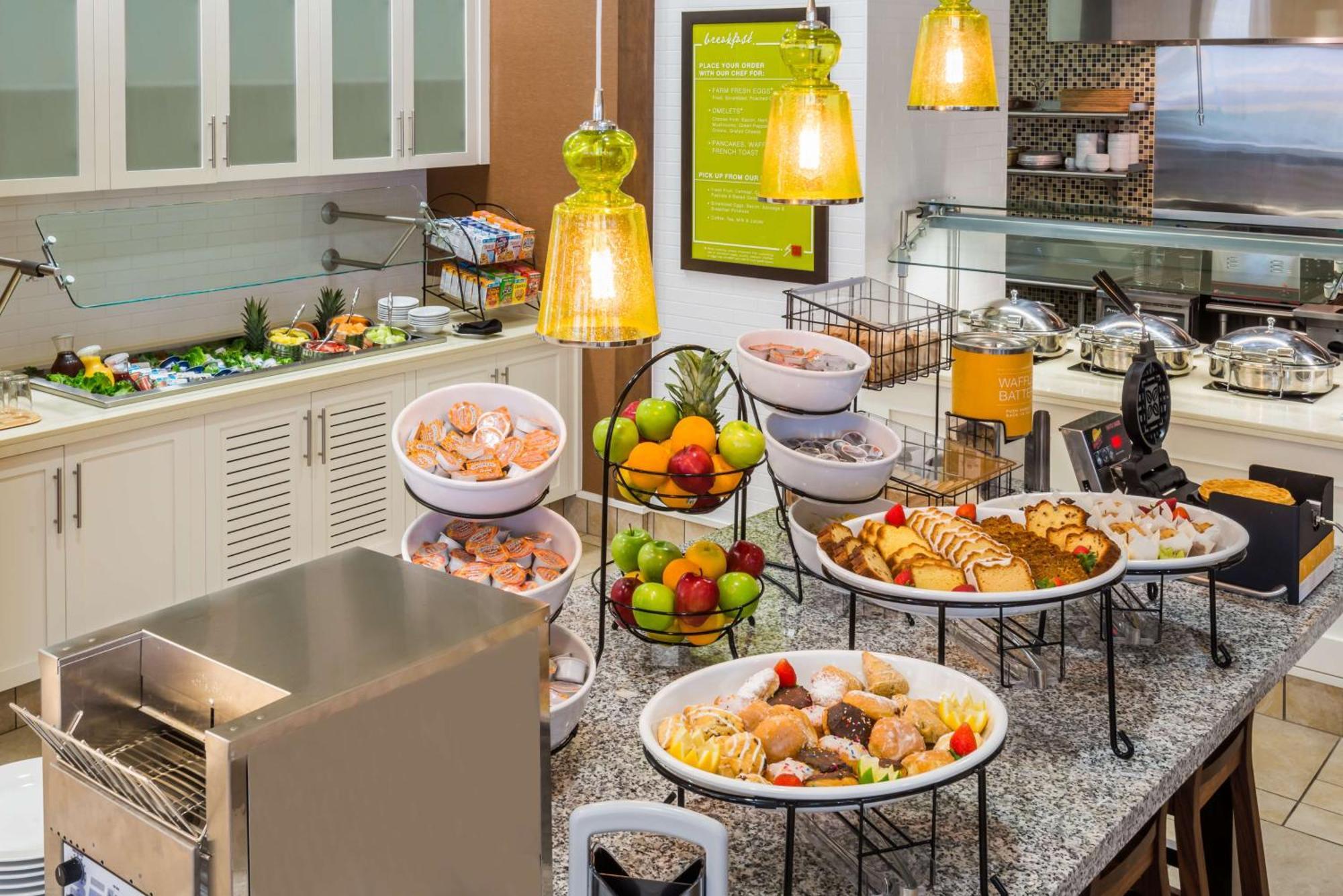 Hilton Garden Inn Уейн Екстериор снимка