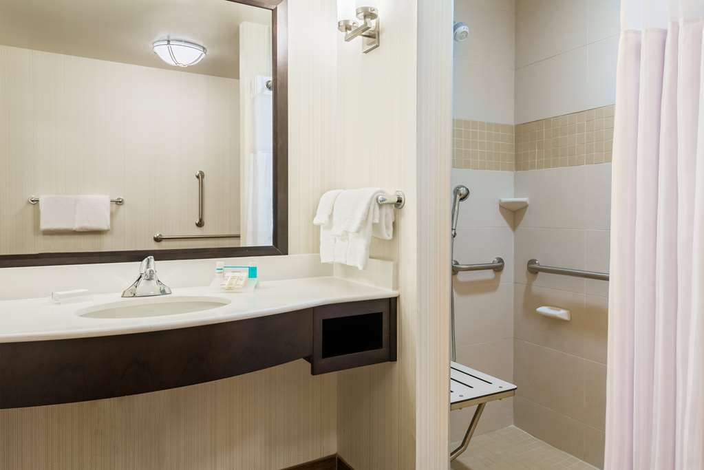 Hilton Garden Inn Уейн Стая снимка
