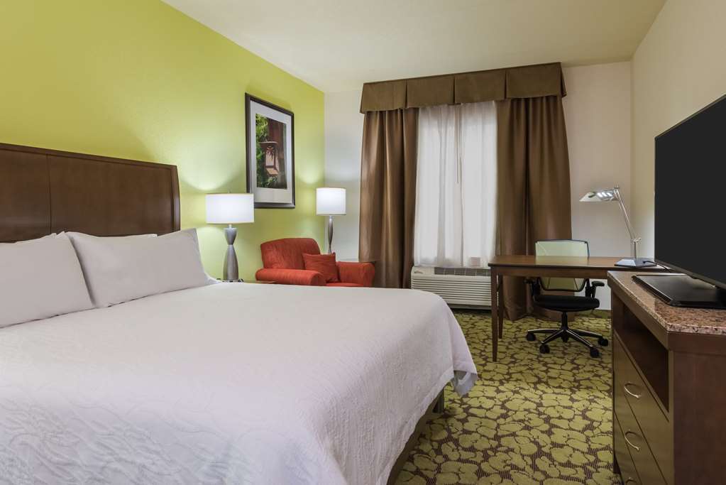 Hilton Garden Inn Уейн Стая снимка